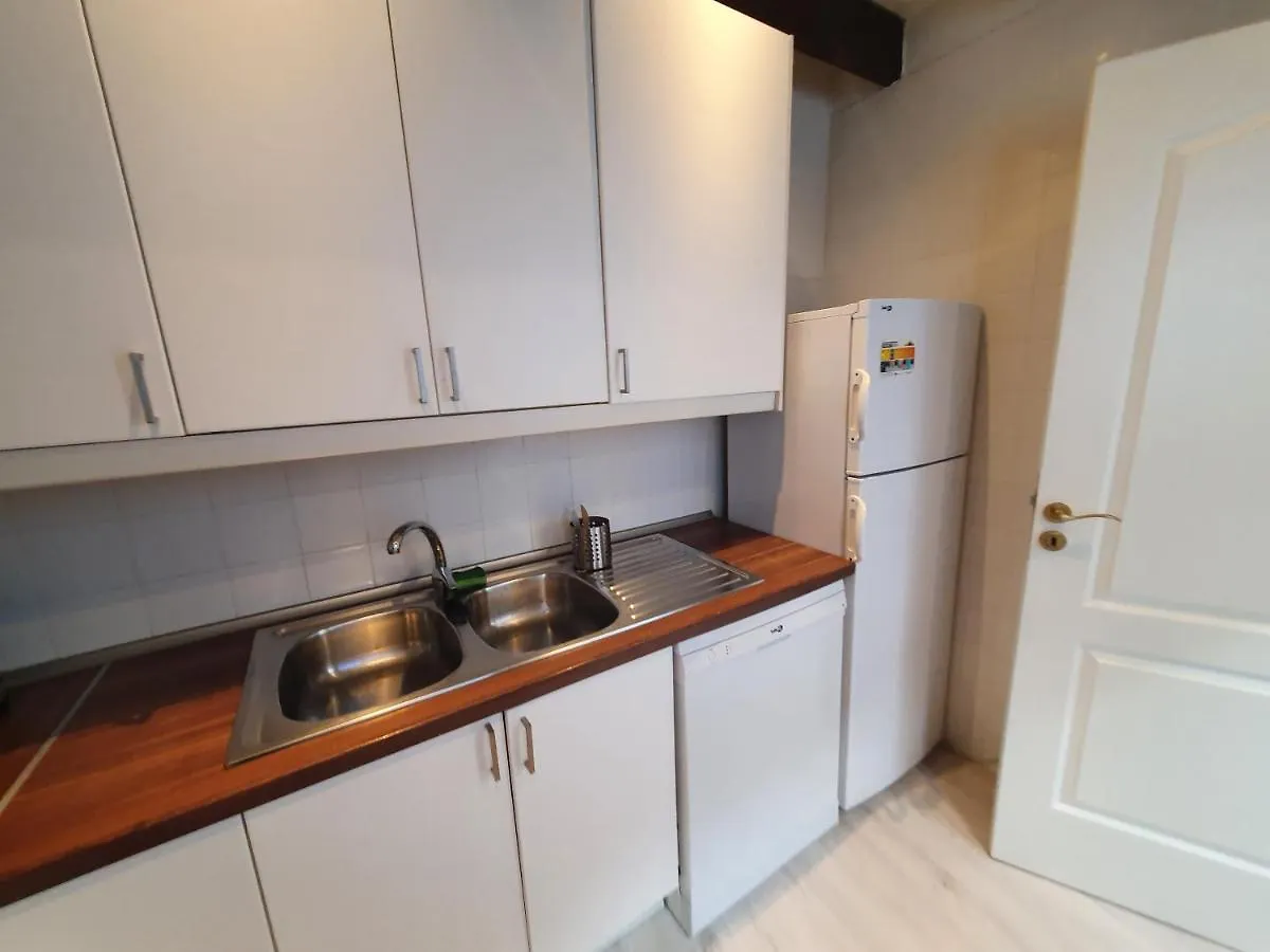 Edificio Can Roses Moscari Apartment