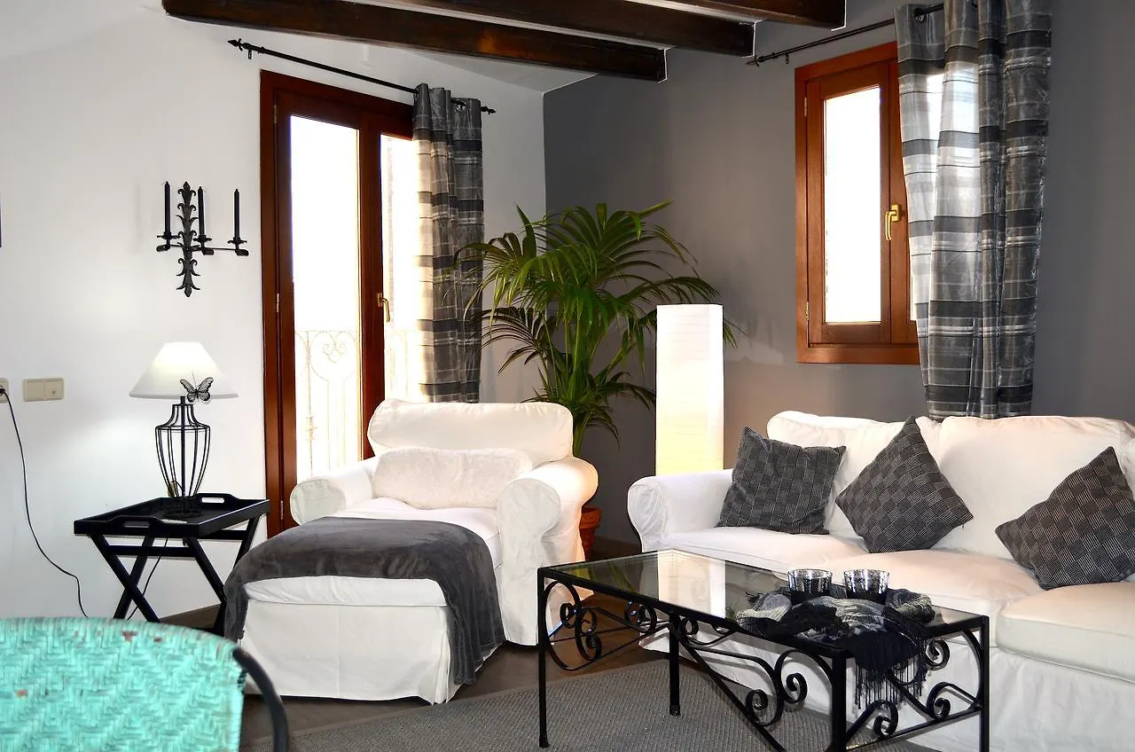 Edificio Can Roses Moscari Apartment